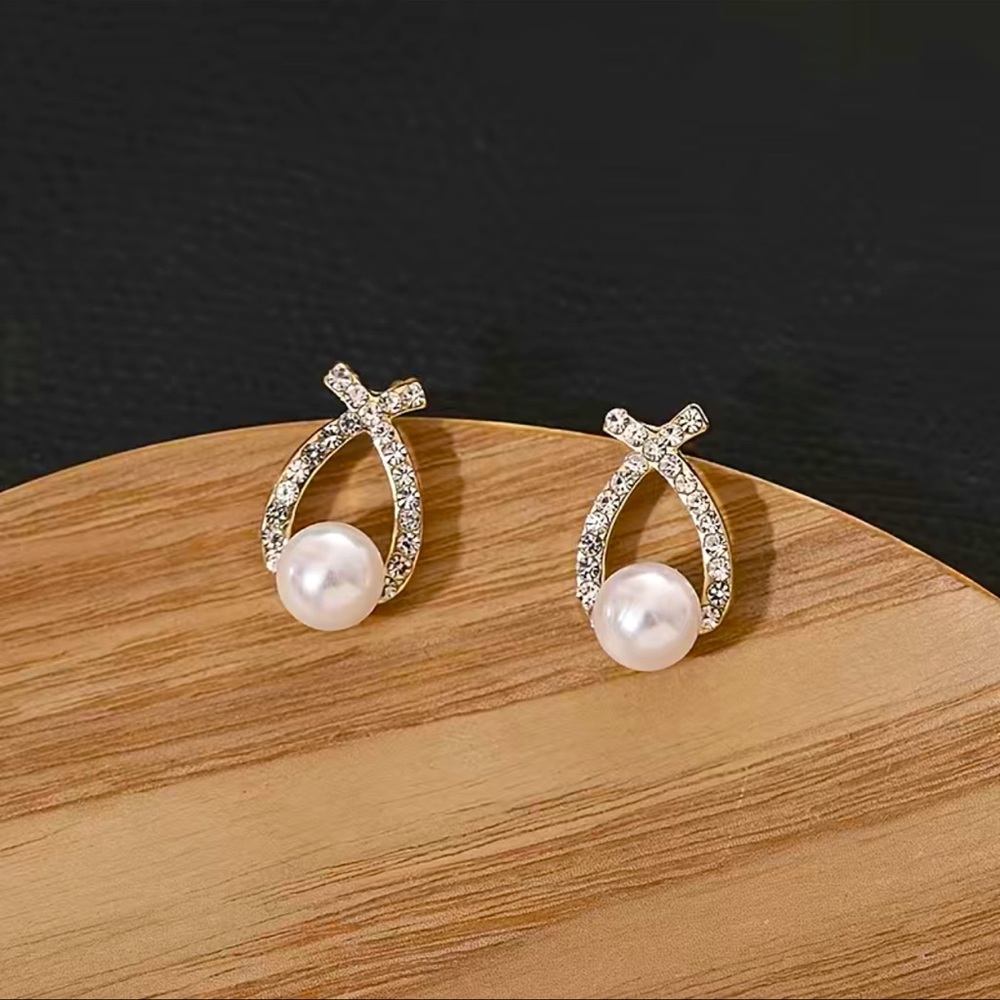 New Elegant Stud Pearl Diamond Earrings